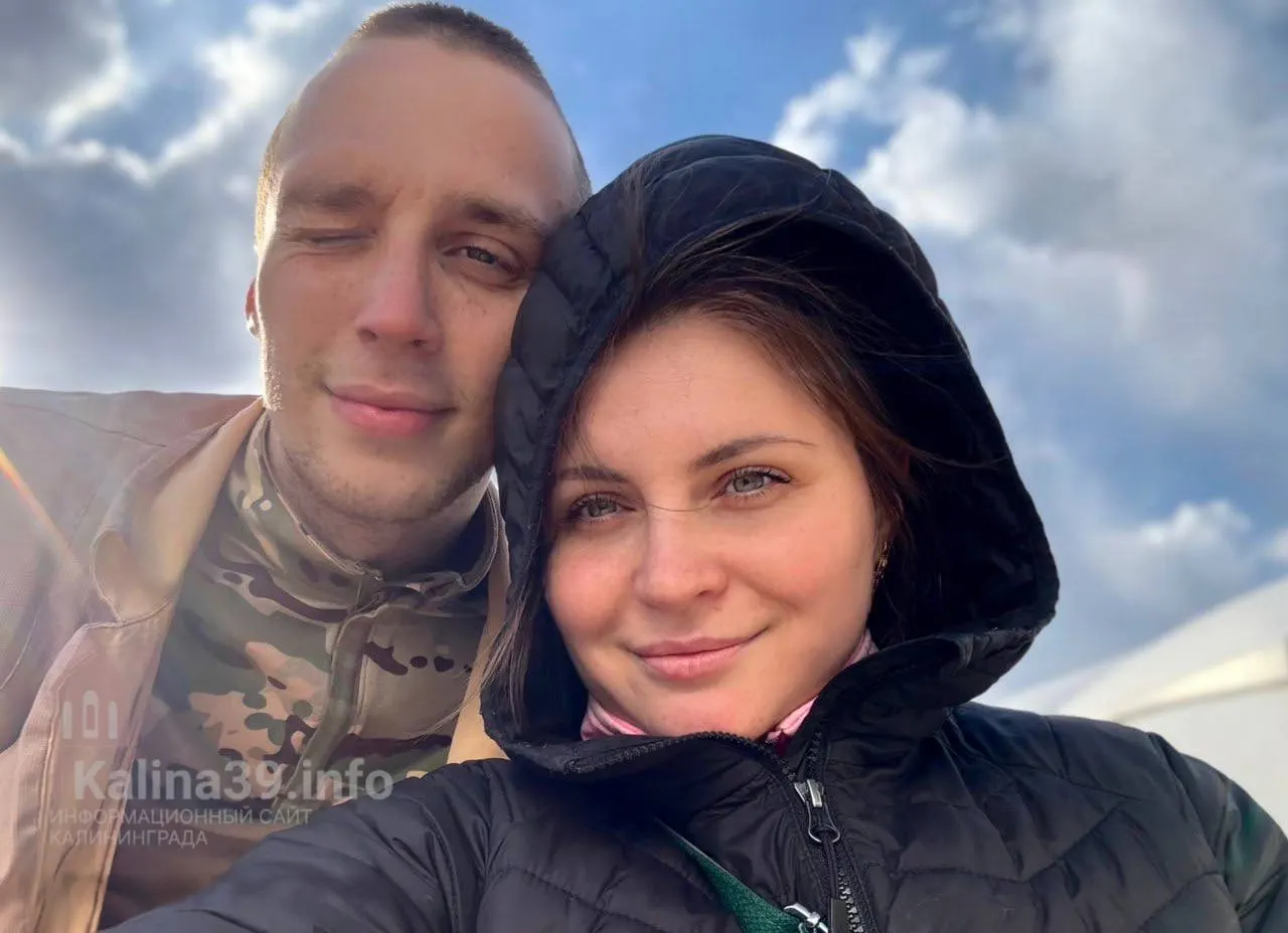 Жительница Калининграда утверждает, что её мужа — военнослужащего с серьёзными повреждениями колен — продолжают готовить к отправке в штурмовое подразделение, несмотря на отсутствие полноценной медицинской помощи и безрезультатные обращения в надзорные органы.