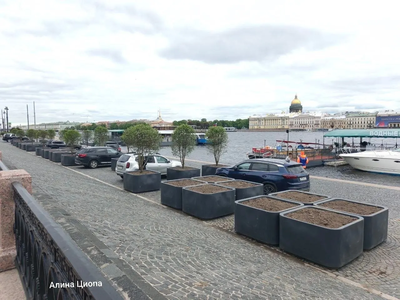 Два временных зелёных пространства появятся в центре Петербурга: один вокруг памятника Ломоносову, второй — на парковке напротив Румянцевского спуска.