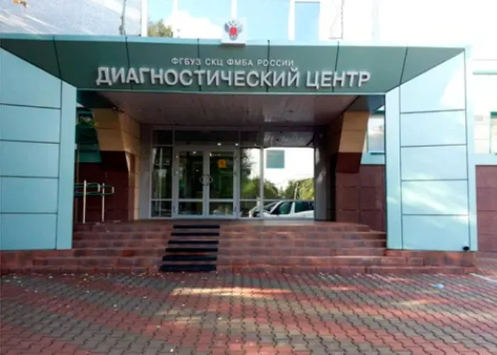 Сибирский научно‑клинический центр ФМБА заключил контракты почти на 15 млн рублей с петербургской фирмой, совладелец которой владел сетью развлекательных заведений. Компания также поставляла оборудование НИИ Минздрава и поликлиникам.