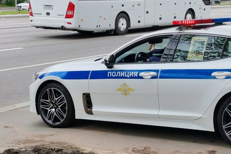 Ему и ещё одному мужчине предъявили подозрения в инсценировке ДТП и попытке получить страховую выплату свыше 3 млн рублей; уголовное дело возбуждено, в ближайшее время изберут меру пресечения.