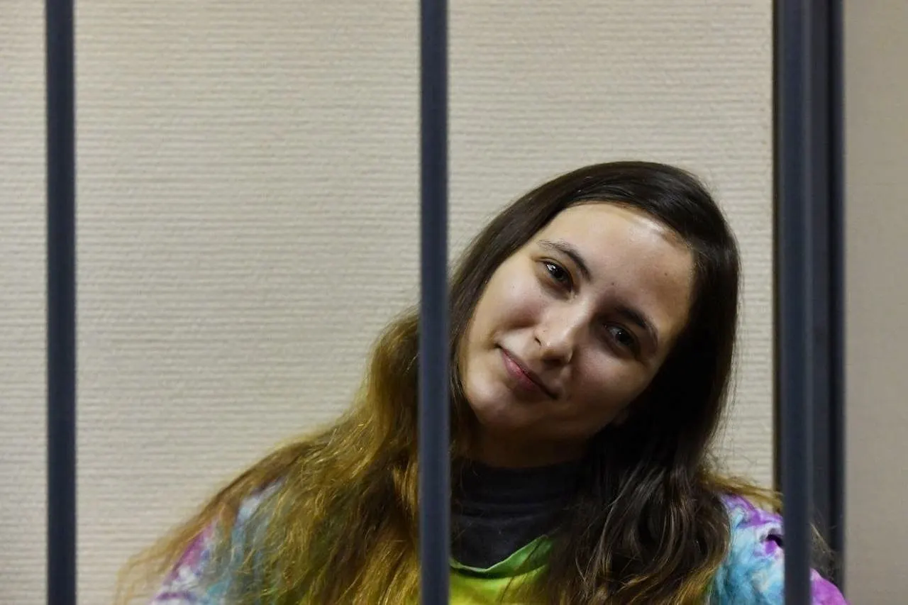 Художница объяснила, что цель письма — привлечь внимание к политзаключённым; по её словам, обсуждение помогло распространить информацию о пытках Азата Мифтахова. Она отрицает, что письмо стало причиной отказа режиссёра ехать.