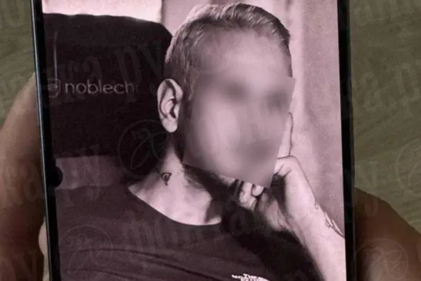 Бывший партнёр якобы вернулся с СВО; после этого у него начались проблемы со здоровьем и он потерял работу. По словам близких, после расставания он стал преследовать и угрожать женщине.