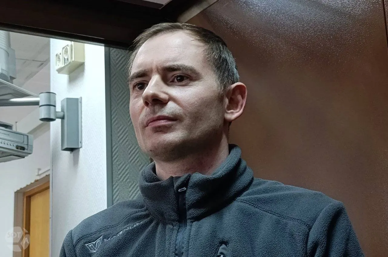 В Замоскворецком суде допросили Валерия Сомова — студента и сотрудника ГБУ «Жилищник», который рассказал о знакомстве с публикациями Круглова и о встрече с оперативником ФСБ на Кузнецком мосту.