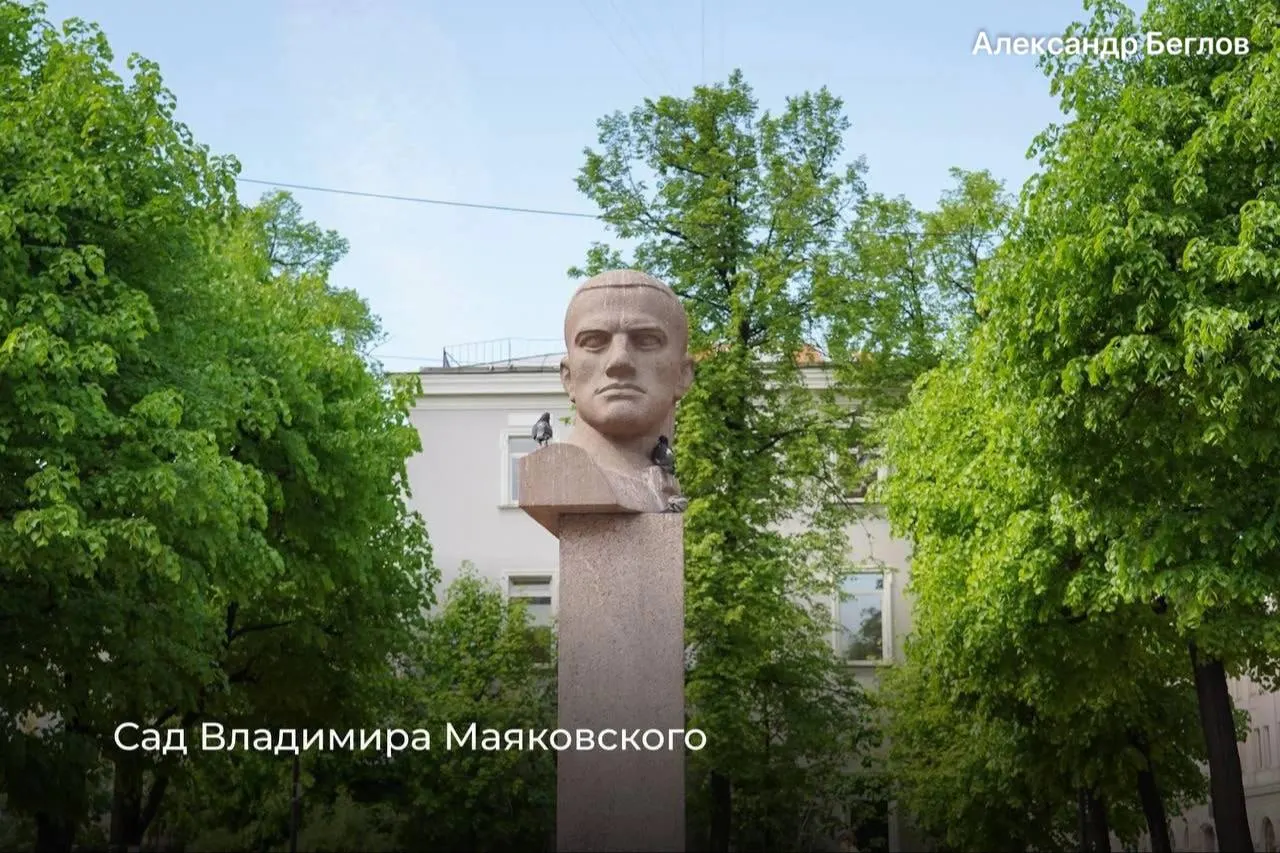 В Санкт-Петербурге официально присвоили имена двум скверам и одному саду: Саду Владимира Маяковского, Ливенскому и Мирониевскому скверам.