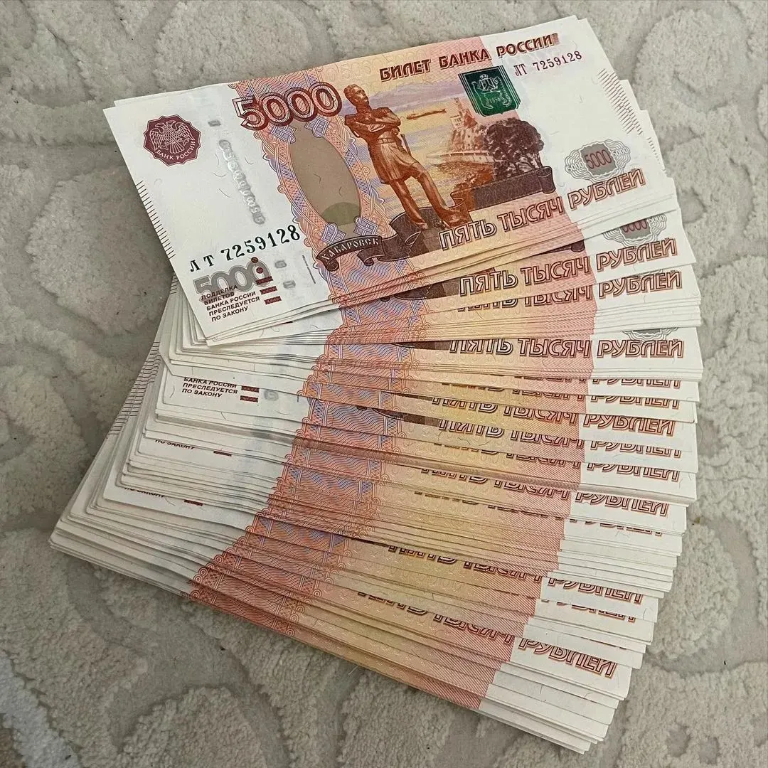 Депутаты предлагают закрепить в Трудовом кодексе ежегодную выплату «13‑й» зарплаты к празднику Весны и Труда: премия должна составлять не менее среднего заработка работника.