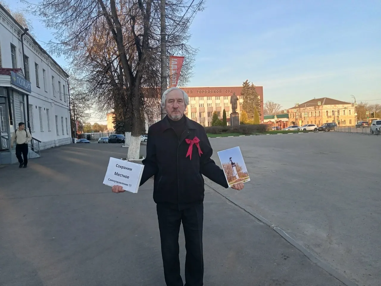 В Александрове (Владимирская область) суд признал Юрия Саенко виновным в организации публичного мероприятия без уведомления (ч. 2 ст. 20.2 КоАП) после одиночного пикета 1 мая. Информация о назначенном административном наказании не приводится.