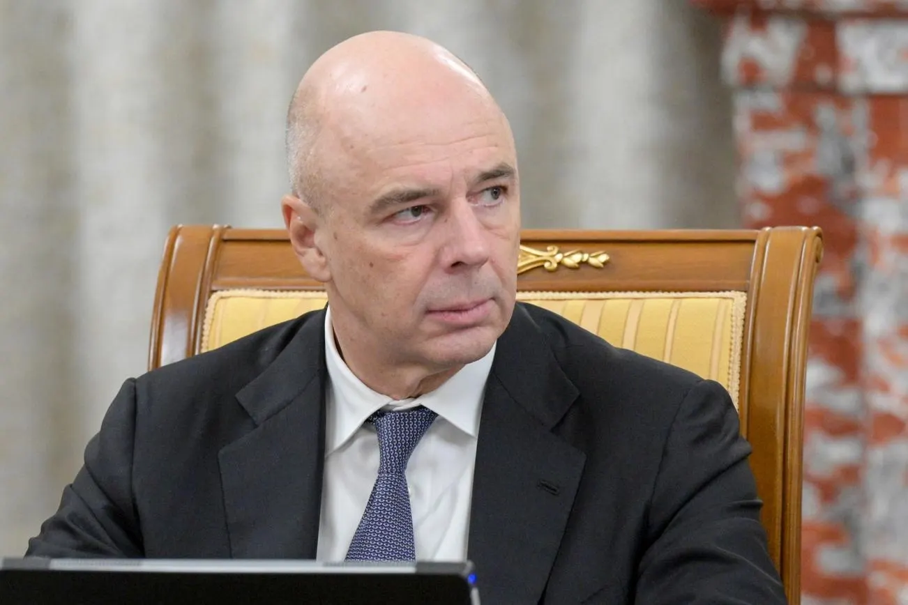 Министр финансов Антон Силуанов попросил заморозить часть бюджетных расходов на 2,9 трлн рублей, чтобы покрыть перерасход по финансированию боевых действий. Ожидается, что перерасход в этом и последующих годах может составить до 4 трлн руб.