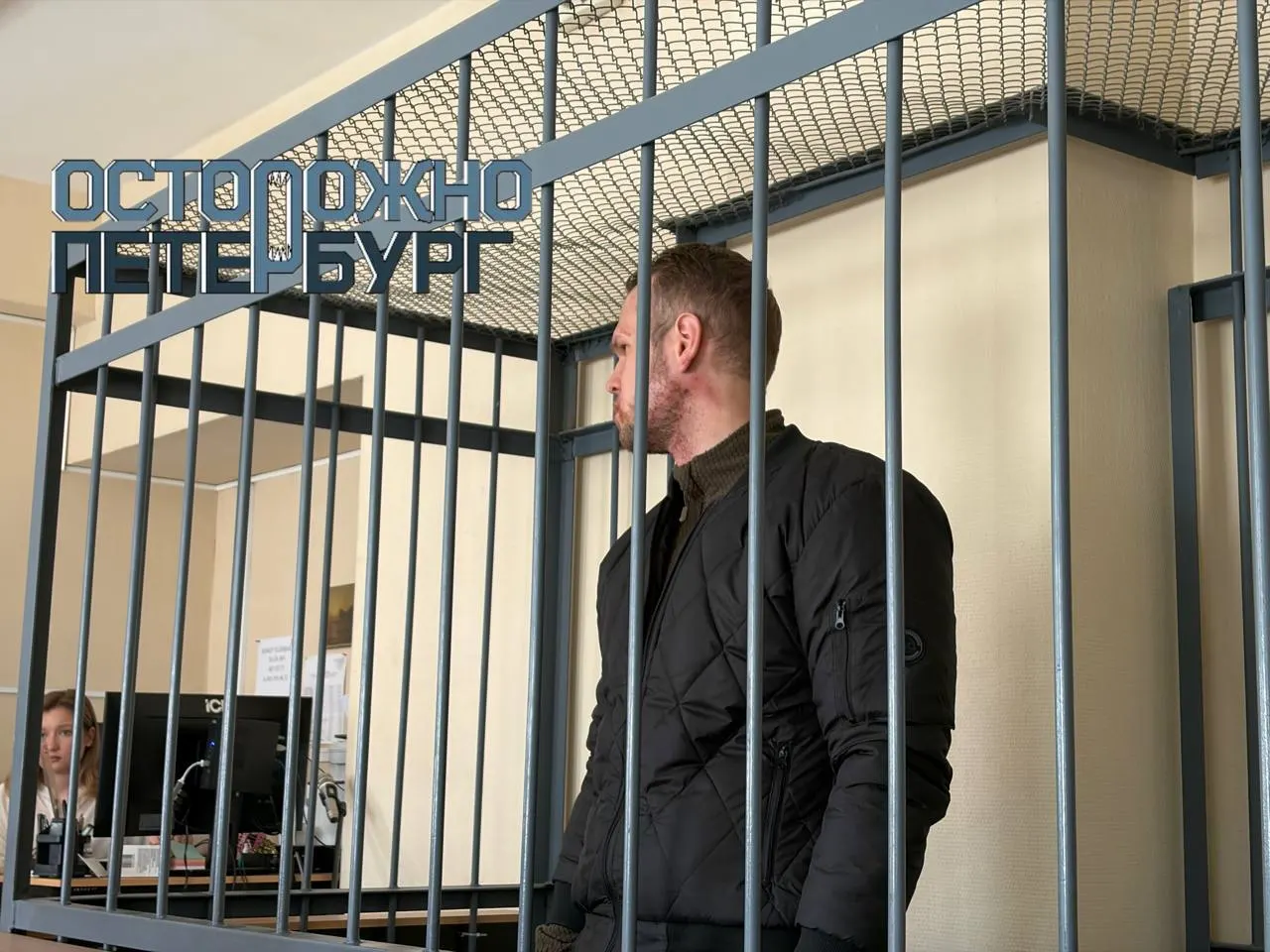 В Петербурге задержан мужчина, которого обвиняют в многократных ножевых ранениях, выстреле в колено и обливании девушки кислотой. Отдельно под стражу отправили участника инцидента у Мариинского театра — по версии следствия, он выстрелил из пневматического пистолета в ребёнка.