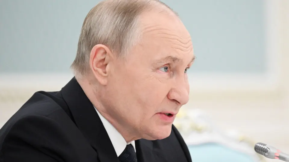Замминистра науки сообщил о цели увеличить число иностранных студентов до 500 тыс. к 2030 году; одновременно отмечается резкий рост вербовки иностранцев для участия в войне, а вузы подвергаются давлению по набору контрактников.