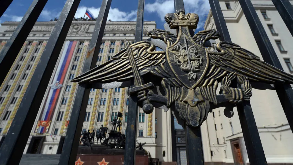 В проекте распоряжения предлагается передавать Министерству обороны акции, землю, технику и оборудование национализированных предприятий, занятых в строительстве и производстве стройматериалов, чтобы оперативно обеспечивать нужды вооружённых сил.