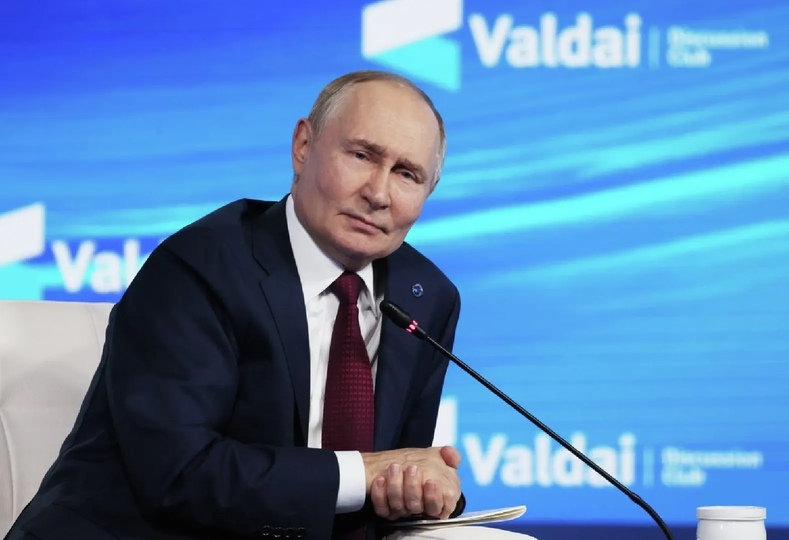 Международный уголовный суд разъяснил, что государства, ратифицировавшие Римский статут, должны исполнить ордер на арест Владимира Путина при его приезде на переговоры по приглашению, если только встреча не организована под эгидой ООН или не поддержана резолюцией Совбеза по главе VII.