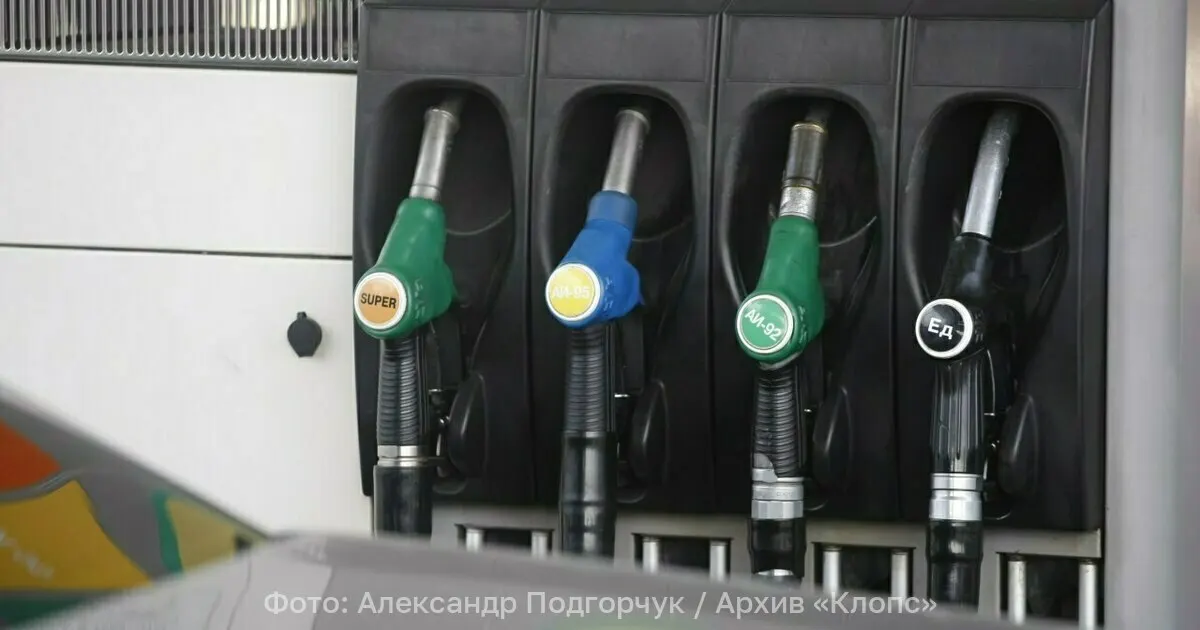 Александр Новак поручил разработать меры для поддержания стабильности топливного рынка и бесперебойного снабжения ключевых потребителей, с особым акцентом на потребности сельхозпроизводителей в период уборочной кампании.