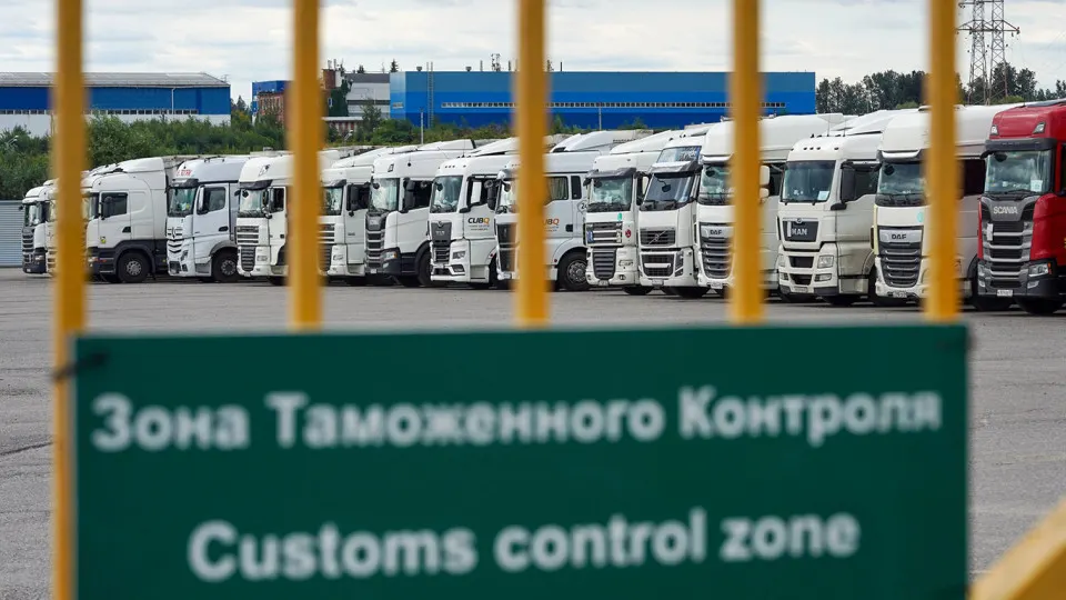Правительство отложило обязательную предоплату НДС и акцизов для импорта в рамках новой системы СПОТ: введён переходный период, а упрощённый порядок ввоза для стран ЕАЭС продлён до 31 августа. Для ряда направлений установлены иные сроки.