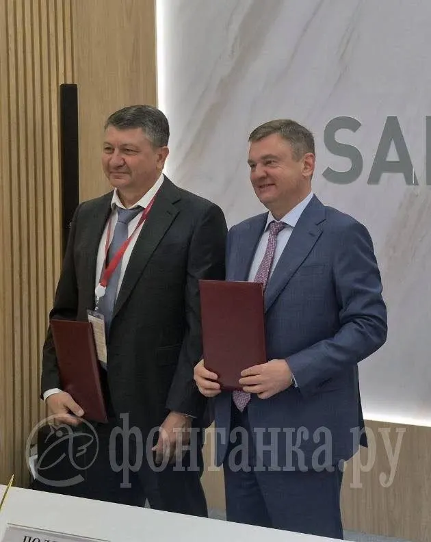 Журналистов вскоре попросили покинуть площадку, а руководство терминала отказалось от комментариев; подробности соглашения пока не раскрыты.