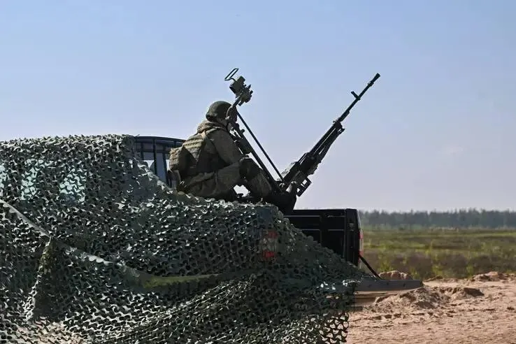 Мобильные огневые группы Ленобласти привлекают военных, сотрудников охраняемых объектов и добровольцев, но многие опытные контрактники отказываются из‑за низкой оплаты и неудобных условий службы.