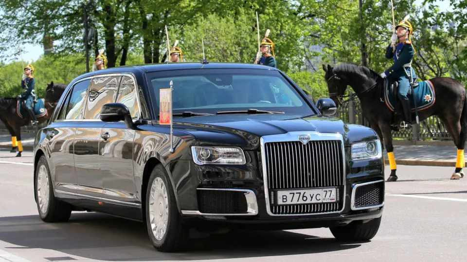 Серийное производство люксовых автомобилей Aurus оказалось нерентабельным: сборочную площадку в Елабуге намерены закрыть, часть мощностей могут перенести в Санкт‑Петербург, а московский НAMI продолжит выпуск для госзаказов.