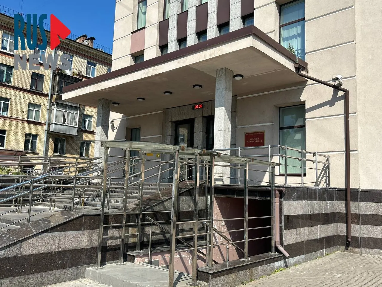 В Невском районном суде Санкт‑Петербурга допросили мужчину, который пожаловался на одну из серий «Масяни». Куваева обвиняют в призывах против безопасности государства и в нарушении обязанностей, связанных со статусом иноагента.