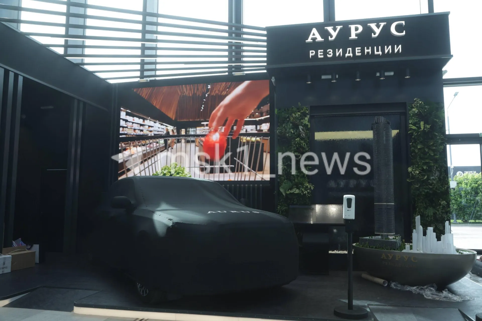 Aurus готовит к показу две новые модели — Senat и удлинённый Senat Long. Их официально представят на ПМЭФ‑2026; Senat ранее видели на инаугурации 2024 года, а Long до этого не демонстрировали.