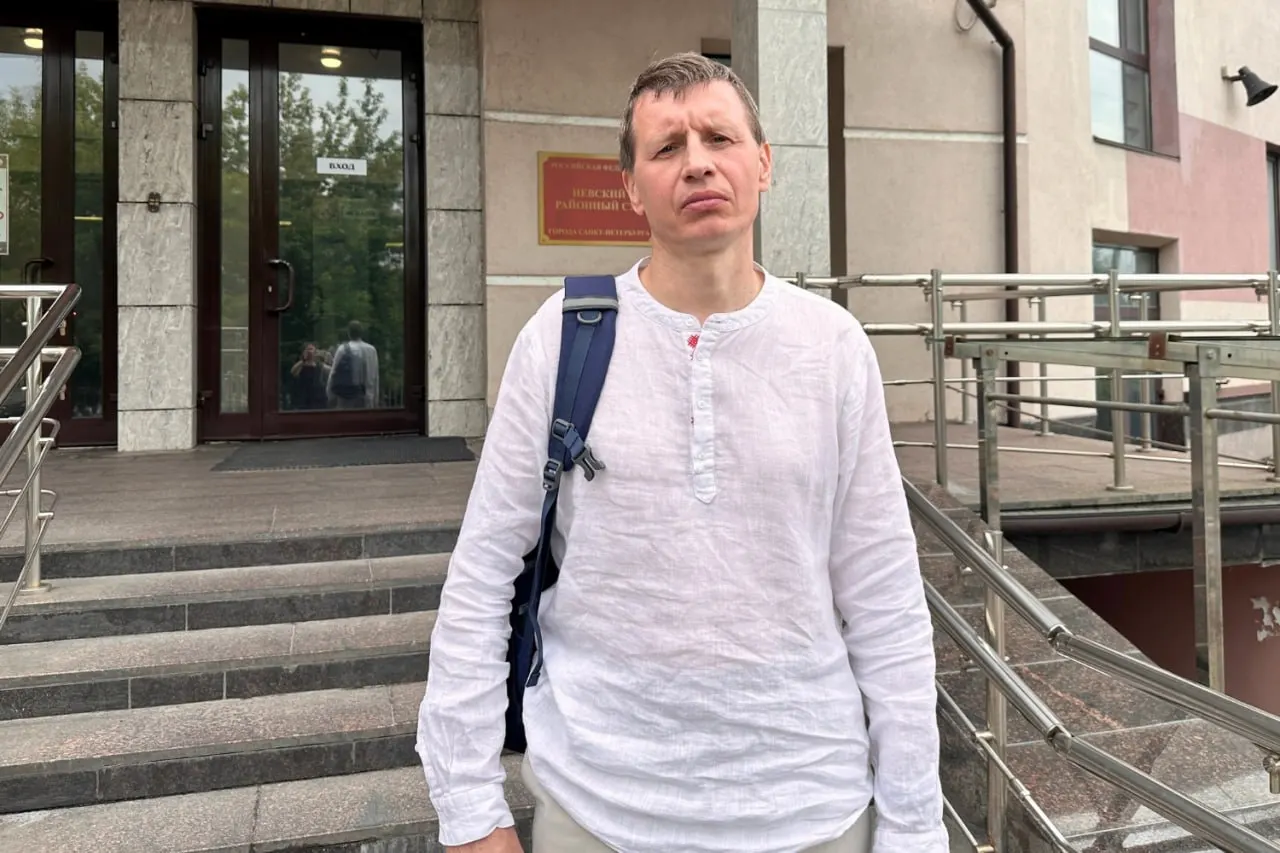 Суд в Петербурге признал мужчину виновным в пропаганде символики экстремистской организации за комментарий 2022 года и назначил штраф 2 000 рублей.