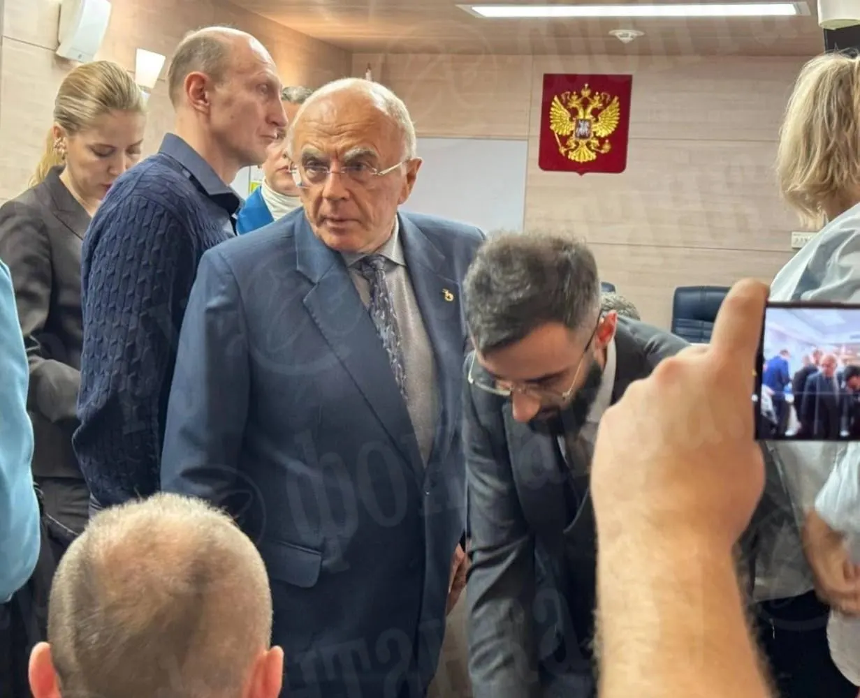 Арбитраж отменил обеспечительные меры по делу о национализации имущества вуза. Руководство возвращается, в университете надеются восстановить работу и провести приёмную кампанию.