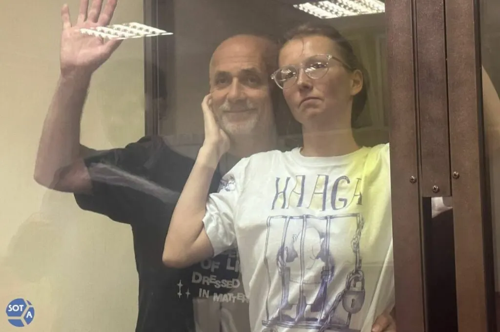 Анастасию Дюдяеву, осужденную за антивоенные открытки, поместили на пять суток в штрафной изолятор карельской колонии‑поселения после конфликта с фельдшером; сейчас она находится в основном отряде.