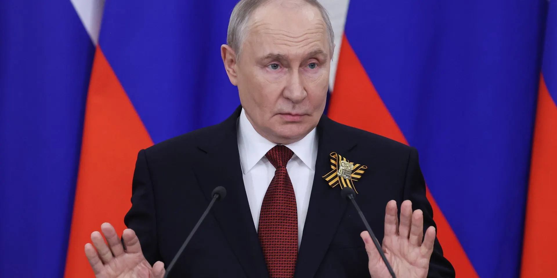 Чиновники отмечают резкий рост дефицита и настаивают на сокращении невоенных расходов после значительного роста военных трат.