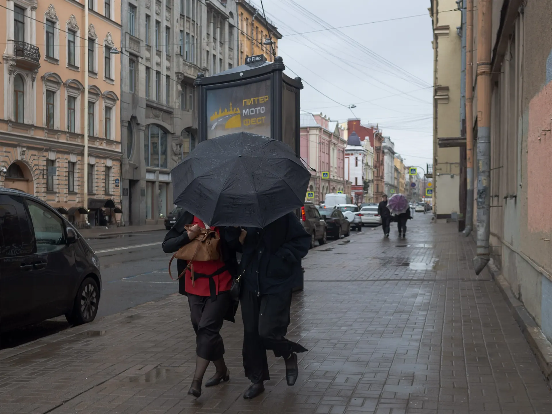 МЧС предупреждает о порывах ветра и осадках. Днём температура +13…+15 °C, к вечеру местами до +17, а с пятницы ожидается потепление до +20…+25 °C.