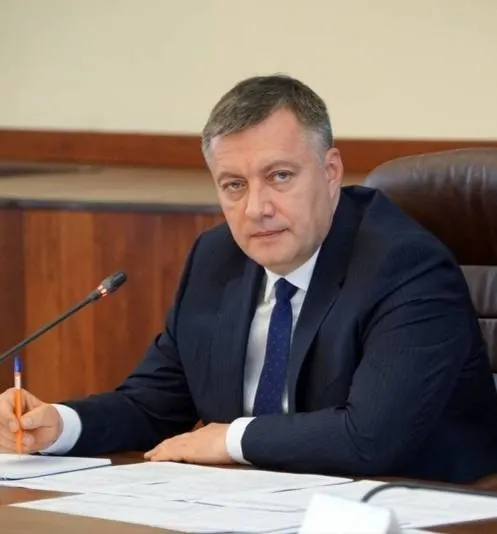 Губернатор Иркутской области рассказал о мерах — от отгрузок по существующим договорам для независимых АЗС до приоритетных поставок для северного завоза и координации с нефтекомпаниями для срочной помощи наиболее пострадавшим регионам.