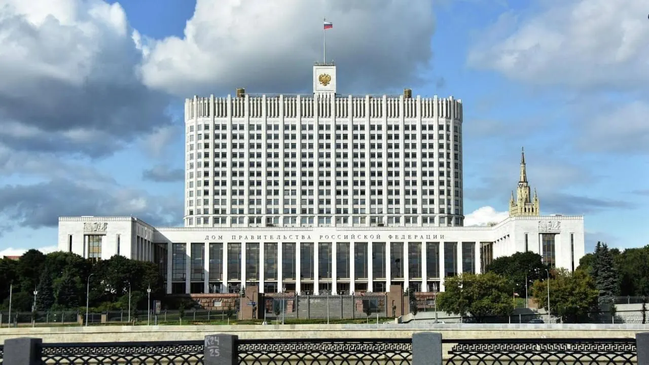 В Госдуму внесён законопроект о полной или частичной компенсации утильсбора для семей с тремя и более детьми. В правительстве инициативу раскритиковали из‑за возможных дополнительных расходов и отсутствия источников финансирования.