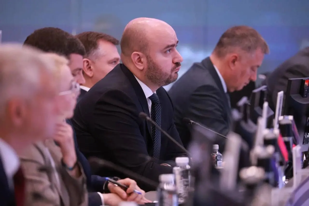 Вячеслав Федорищев принял участие в совещании под руководством вице‑премьера Александра Новака: обсуждали поставки бензина и дизеля, цены и логистику.