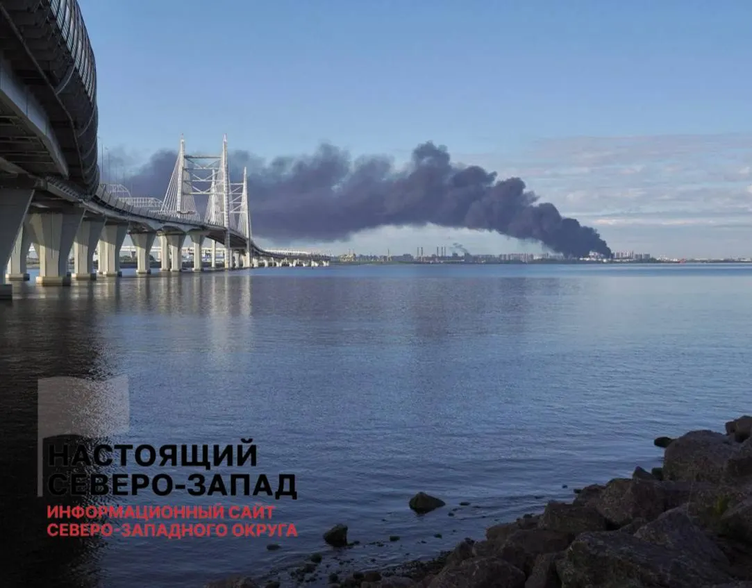 На ПМЭФ губернатор Санкт‑Петербурга заявил, что системы ПВО и силовые структуры, совместно с федеральными ведомствами, достойно отразили одну из крупнейших атак беспилотников на город.