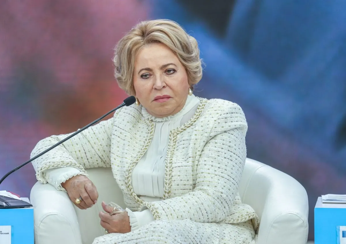 На ПМЭФ спикер Совета Федерации Валентина Матвиенко заявила, что при оценке «успеха» важнее не доходы и автомобили, а количество детей в семье; у неё самой один сын, ранее работавший в ВТБ.