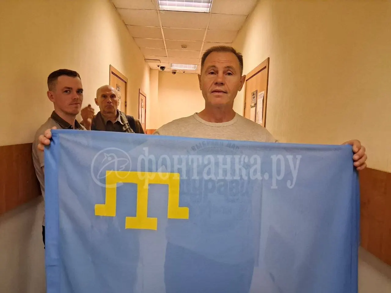 Дело о демонстрации экстремистской символики прекращено за отсутствием состава правонарушения, национальный крымско‑татарский флаг возвращён. 9 июня в суде планируют рассмотреть ещё один протокол.