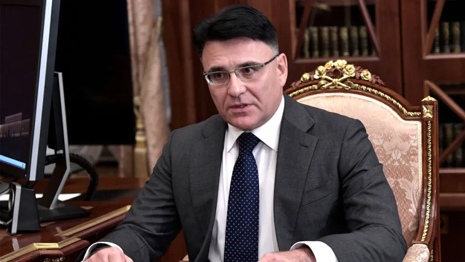 Александр Жаров заявил, что квоты и система отбора зарубежных картин помогут сосредоточиться на качественном контенте и высвободить экранное время для отечественного кино. Идея обсуждается на фоне роста теневого проката иностранных релизов.