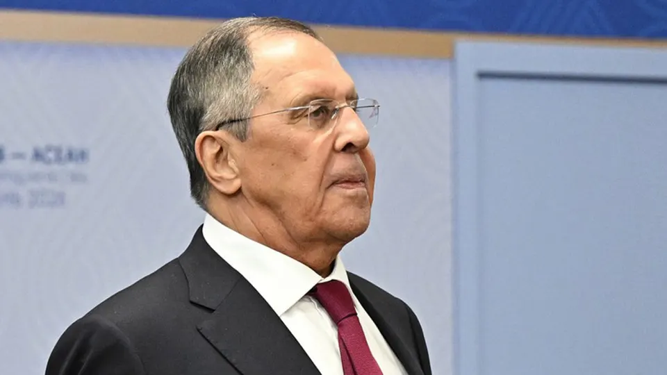 После самой масштабной ночной атаки беспилотников на Москву власти пообещали регулярные групповые удары по объектам, от которых напрямую зависит боеспособность ВСУ. В столице и Подмосковье возникли пожары и сбои в авиасообщении.