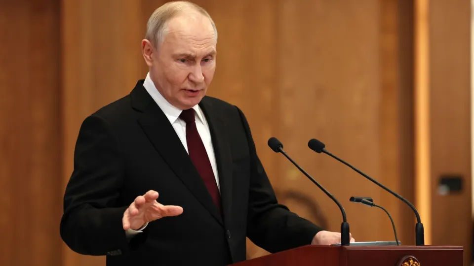 Президент заявил, что Россия нанесет ответные удары, если с территории европейских государств будут запускать беспилотники по российским объектам; он также назвал удары дронов попыткой дестабилизации и сообщил, что предпосылок для переговоров с Киевом нет.