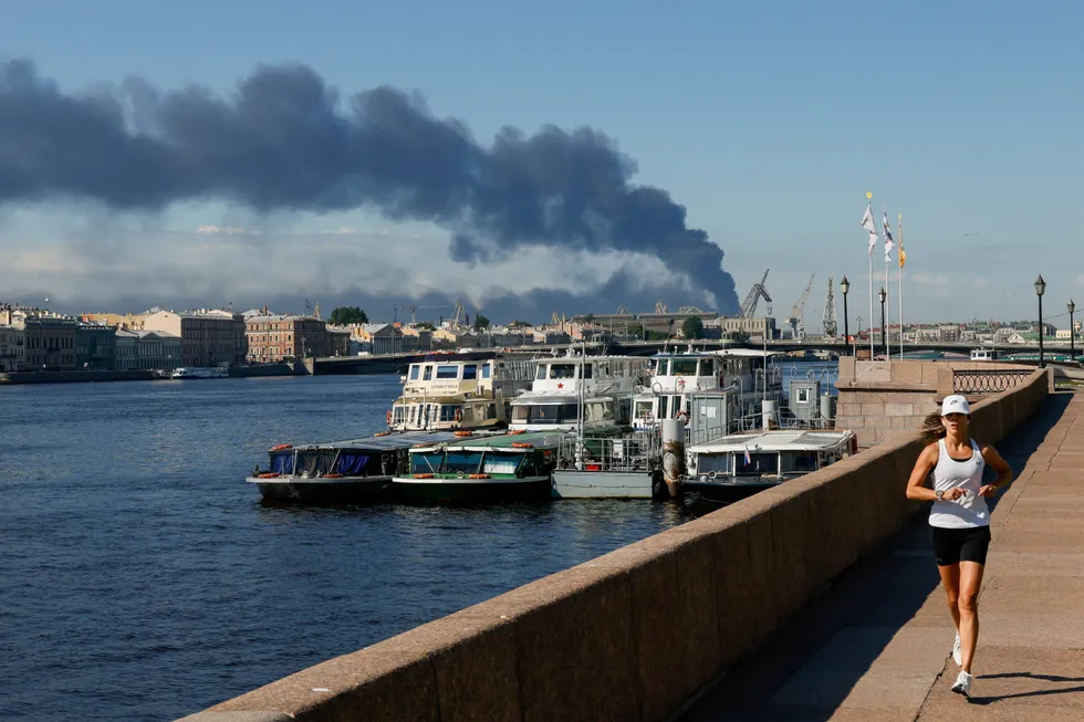 После ударов дронов по Санкт‑Петербургу и открытого обращения к Кремлю украинские власти активизировали «военно‑дипломатическую» кампанию, рассчитывая создать к осени условия для переговоров.