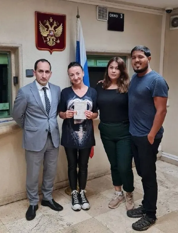 Женщина уехала работать в небольшой отель в Мексике, потеряла документы и оказалась в руках преступников; благодаря помощи местных активистов и консульства она вернулась в Петербург.