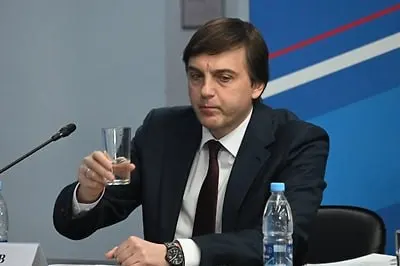 Ведомство объявило рекомендованный список литературы на летние каникулы: в него вошли современные и патриотические книги о Родине и подвигах современных защитников Отечества, в том числе произведения, посвящённые героям специальной военной операции.