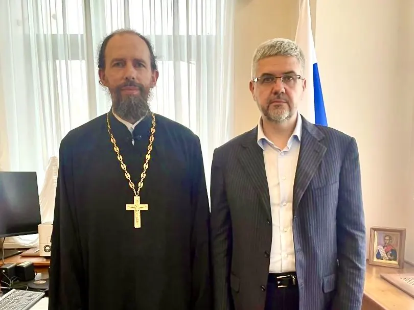На Петербургском международном юридическом форуме заместитель министра юстиции Вадим Баланин назвал сожительство без регистрации брака угрозой национальной безопасности и сообщил о планах по укреплению семейных институтов и изменению Семейного кодекса.