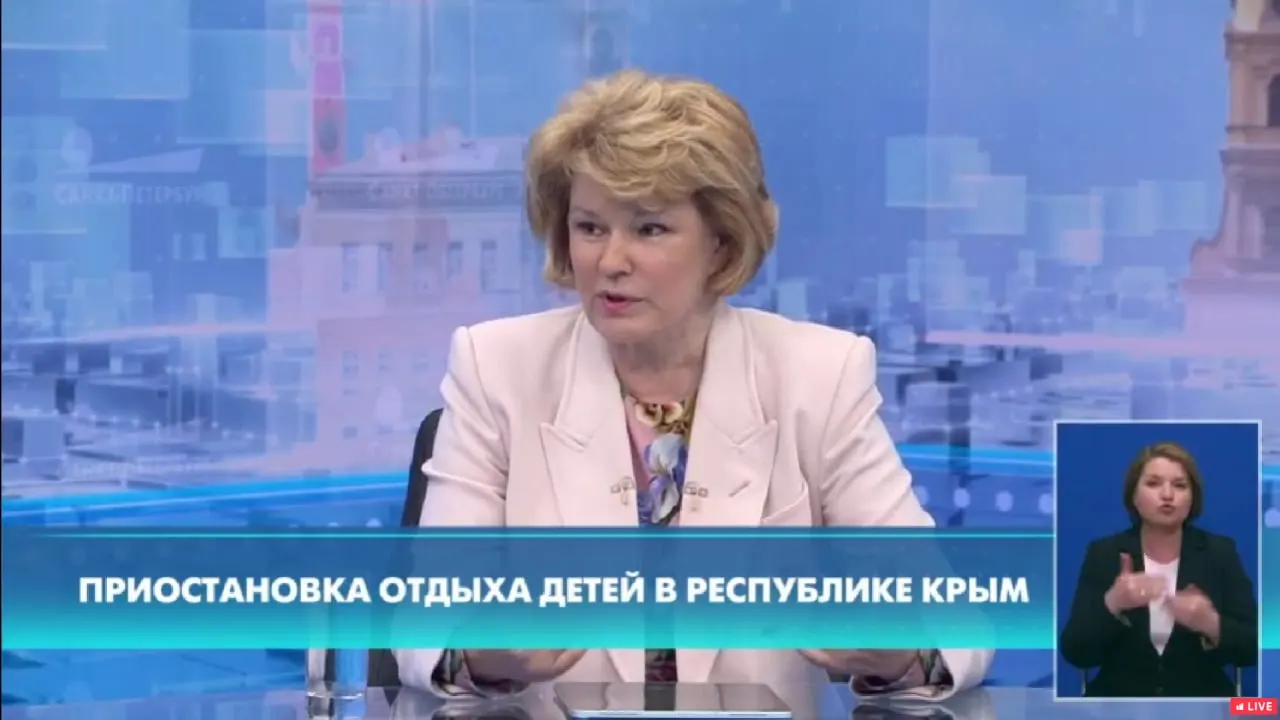Вице‑губернатор сообщила, что 257 школьников из Санкт‑Петербурга, многие — с особыми потребностями, вывезены из крымских лагерей; часть отправлена в здравницы Краснодарского края, значительная группа возвращается поездом, дорогу оплатили власти Петербурга.