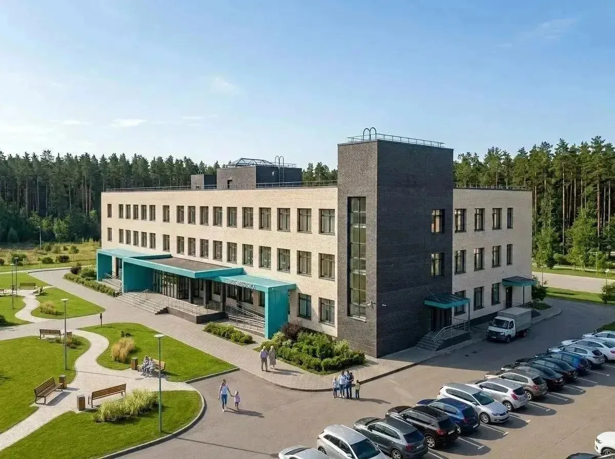 Трёхэтажное здание возведёт питерская компания за 508,5 млн рублей; оборудование закупят отдельно — общая стоимость проекта с учётом поставок составит примерно 1,2 млрд рублей.