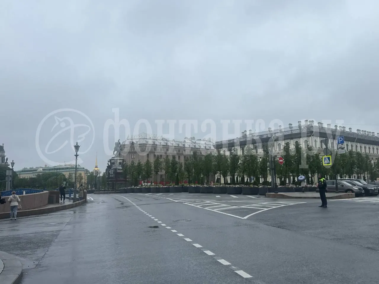 Движение в центральной части города затруднено: закрыты участки на Дворцовой набережной, Малой Морской, перекрыт выезд на Невский проспект в районе канала Грибоедова; на Вознесенском движение контролирует ДПС.