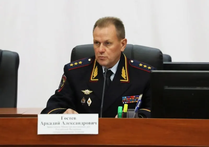 На Петербургском международном юридическом форуме глава ФСИН сообщил, что ведомству выделяют лишь часть необходимых средств — 47% на вещевое имущество и 24,5% на ремонт — и призвал к непопулистским предложениям по адаптации бывших осуждённых.