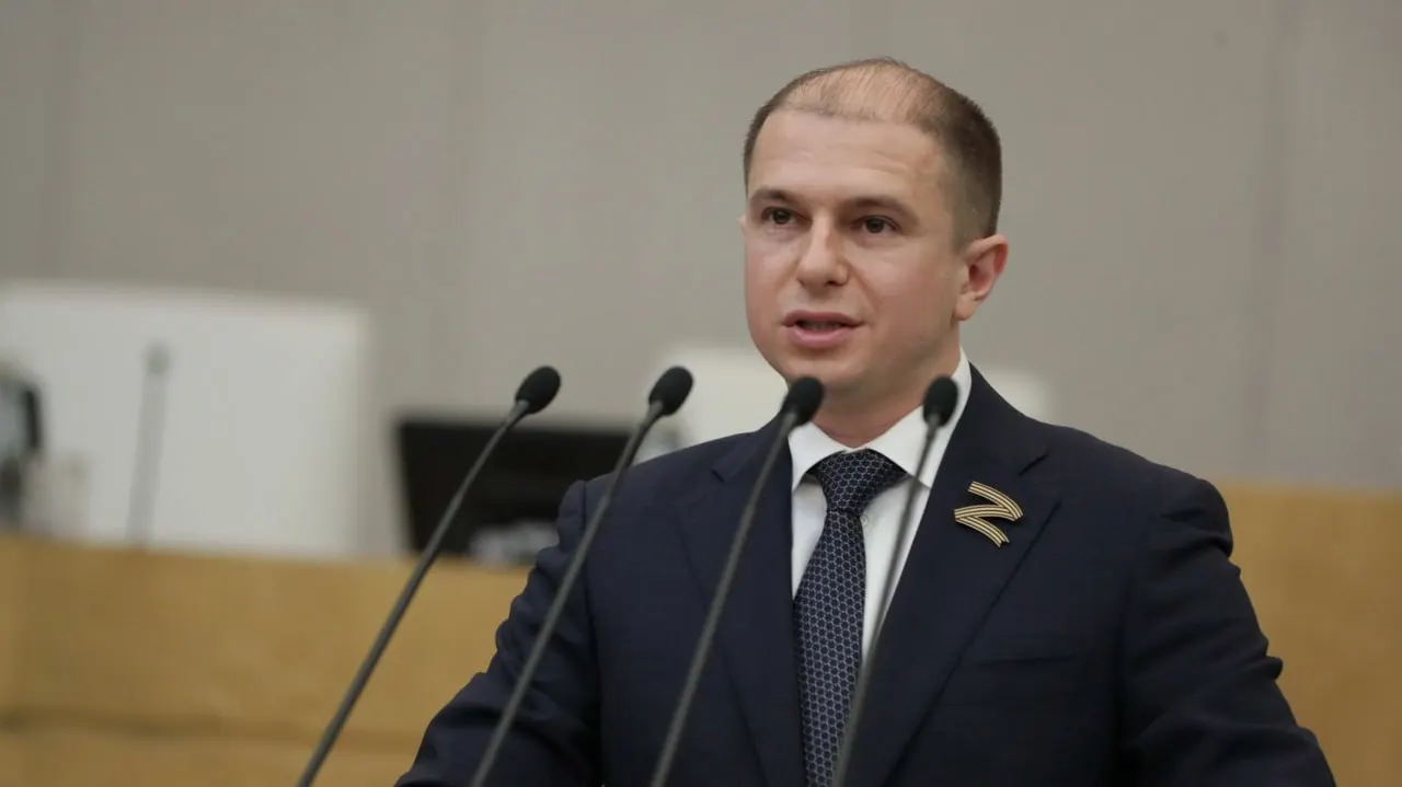 В восточной части Петербурга на праймериз победил Михаил Рахлин. Действующий депутат Михаил Романов занял третье место; среди других победителей — несколько известных политиков и местных фигур.