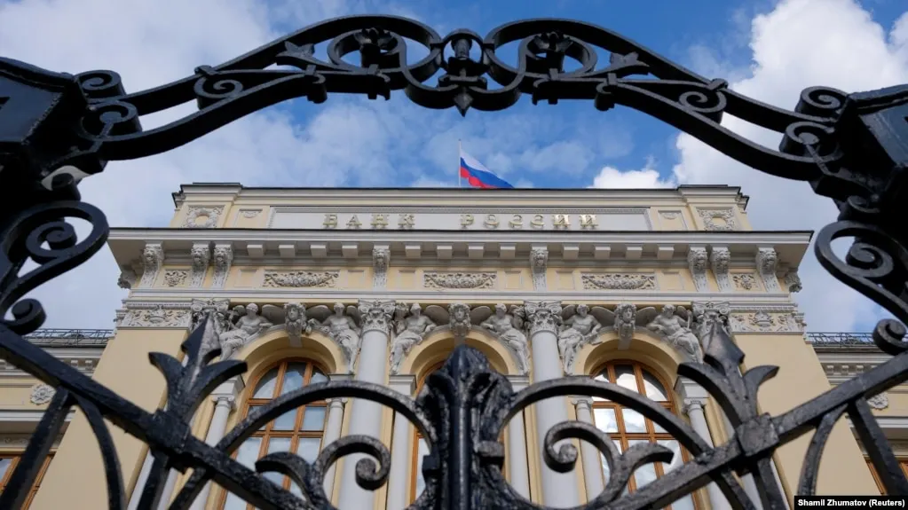 Банк России снизил ожидания по росту экономики на 2026 год до 0–1% и поднял прогноз по инфляции до 6–7%. Регулятор также пересмотрел оценку дефицита бюджета и ожидания по нефти и внешней торговле.