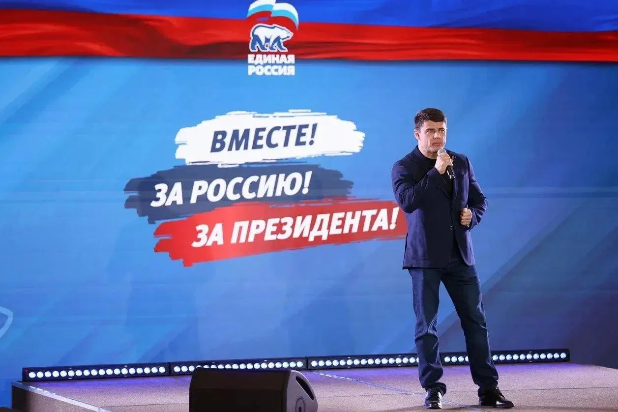 Глава комитета по информационной политике от Санкт-Петербурга задекларировал покупку шести земельных участков на 985,22 млн рублей — суммы значительно превышают официальные доходы семьи.