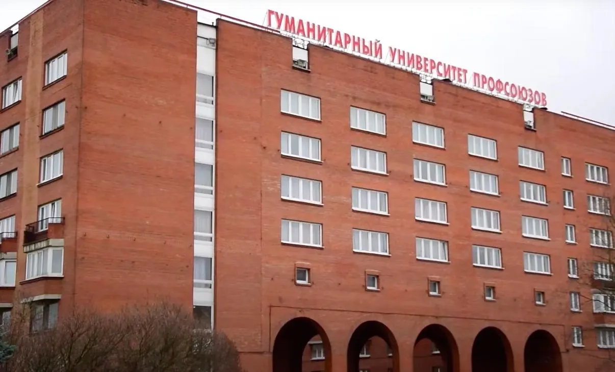 В вузе сокращают сотрудников издательства, административно‑хозяйственных подразделений и научной библиотеки. В руководстве это объясняют мерами по стабилизации финансового положения.