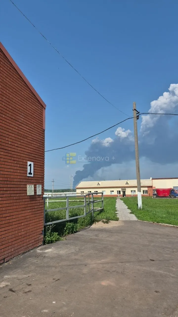 Ночные атаки беспилотников привели к пожарам и разрушениям в ряде регионов: в Воронежской области погиб ребёнок, есть пострадавшие и разрушения складских и энергетических объектов в других субъектах.
