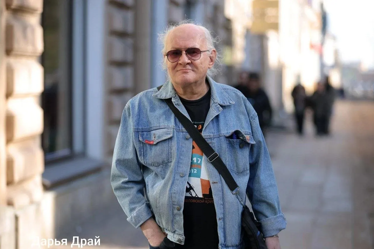 Умер Андрей Петрович Бурлака, музыкальный журналист, писатель и исследователь ленинградской рок-сцены. Ему было 70 лет, о смерти сообщил коллега Григорий Шестаков.